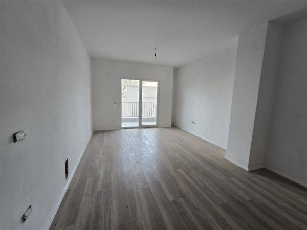 Tirane, shitet apartament 1+1 Kati 1, 76 m² 126.000 € (RRUGA DRITAN HOXHA)