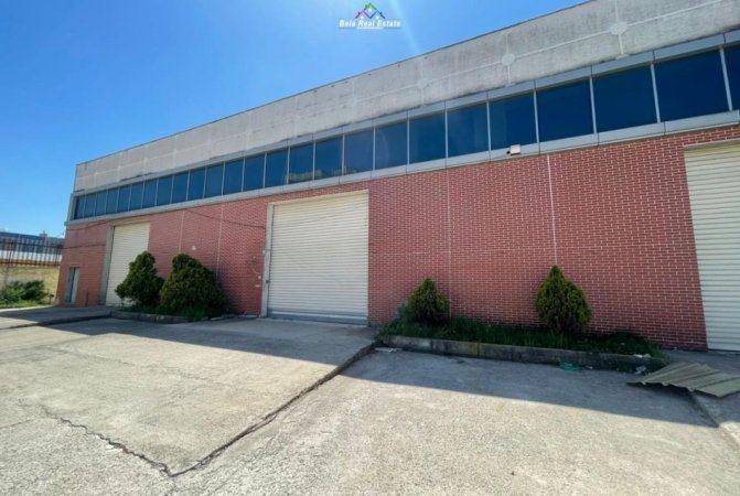 Tirane, jepet me qera ambjent biznesi , 2.000 m² 6.400 € 