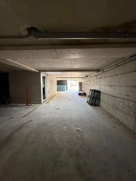 Tirane, jepet me qera magazine Kati 0, 200 m² 500 € (kombinat)