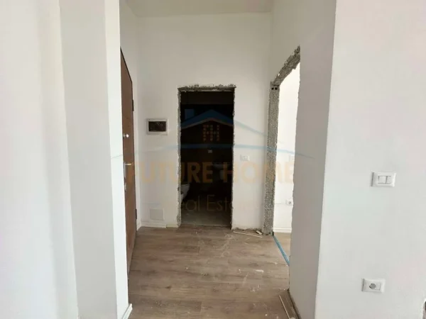 Tirane, shitet apartament 1+1 Kati 2, 74 m² 125.630 € (Kompleksi Aura, Rruga Dritan Hoxha)