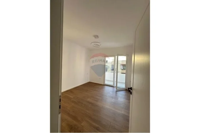 Tirane, shitet apartament 2+1+Ballkon Kati 4, 65 m² 118.000 € (Rruga Kongresi i Manastirit)
