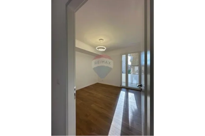 Tirane, shitet apartament 2+1+Ballkon Kati 4, 65 m² 118.000 € (Rruga Kongresi i Manastirit)