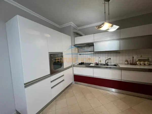 Qera , Apartament 1+1 , Pazari i Ri , Tirane 550 €