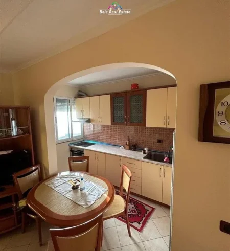 Tirane, jepet me qera apartament 2+1 Kati 3, 70 m² 480 € (Rruga Xhanfize Keko)
