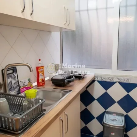 Tirane, jepet me qera ambjent biznesi Kati 1, 20m² 350 € (Pazari i Ri)