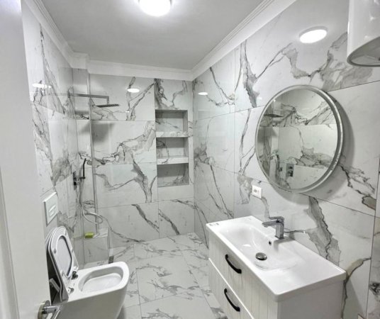 Hera e Pare me Qera: (📍Apartament 1+1 & Ballkon ||  Zogu i zi) ~ 70 m² || 700 Euro/Muaj || Çdo gjë e Re🔥