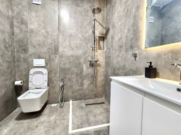 Hera e Pare me Qera: (📍Apartament 1+1 & Ballkon ||  Zogu i zi) ~ 70 m² || 700 Euro/Muaj || Çdo gjë e Re🔥