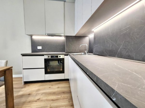 Hera e Pare me Qera: (📍Apartament 1+1 & Ballkon ||  Zogu i zi) ~ 70 m² || 700 Euro/Muaj || Çdo gjë e Re🔥