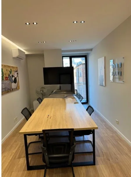 Tirane, jepet me qera zyre Kati 2, 70 m² 700 € (MINE PEZA)