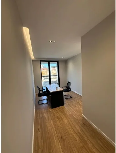 Tirane, jepet me qera zyre Kati 2, 70 m² 700 € (MINE PEZA)