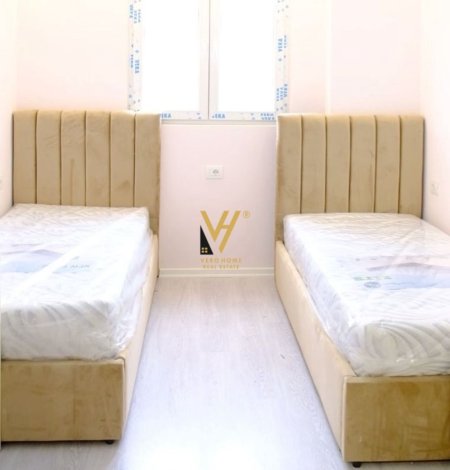 Tirane, jepet me qera apartament 2+1+Ballkon Kati 3, 80 m² 550 € (FRESK)