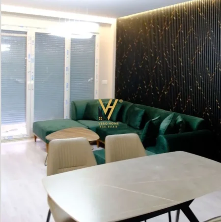 Tirane, jepet me qera apartament 2+1+Ballkon Kati 3, 80 m² 550 € (FRESK)