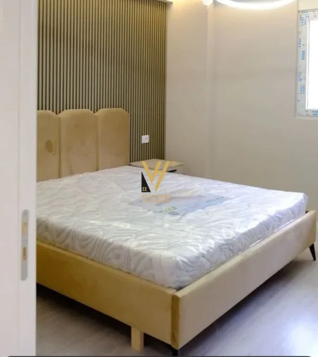 Tirane, jepet me qera apartament 2+1+Ballkon Kati 3, 80 m² 550 € (FRESK)