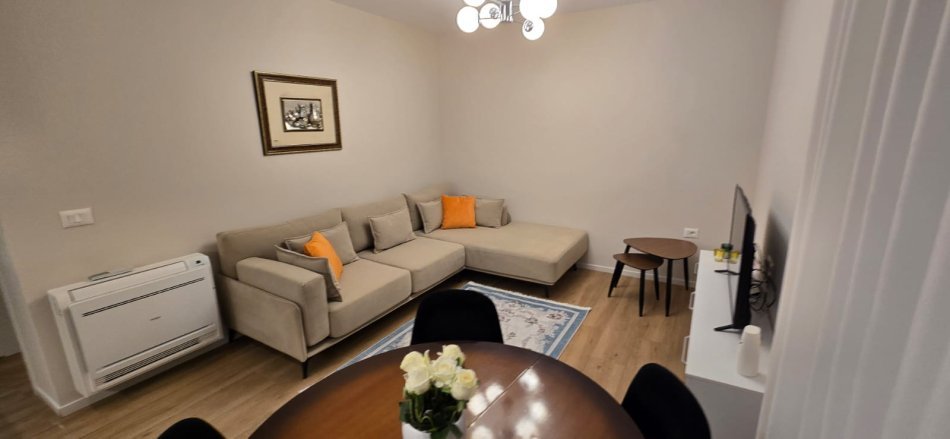 Tirane, jepet me qera apartament 2+1 , 75 m² 820 € (MYSLYM SHYRI)