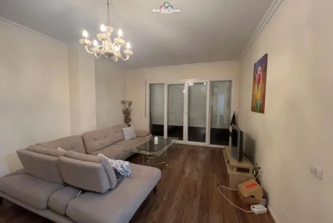 Tirane, jepet me qera apartament duplex 2+1 Kati 6, 140 m² 1.000 € (Zogu i Zi)