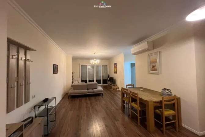 Tirane, jepet me qera apartament duplex 2+1 Kati 6, 140 m² 1.000 € (Zogu i Zi)