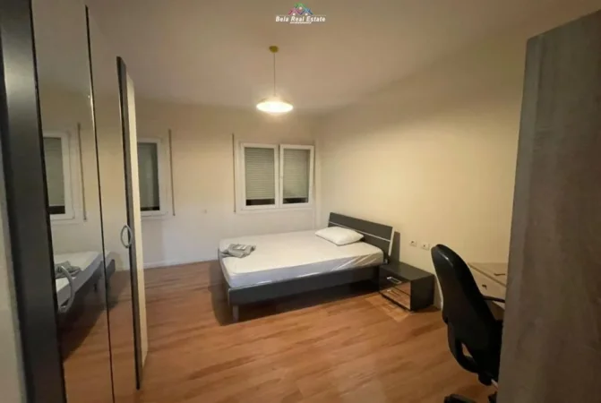 Tirane, jepet me qera apartament duplex 2+1 Kati 6, 140 m² 1.000 € (Zogu i Zi)