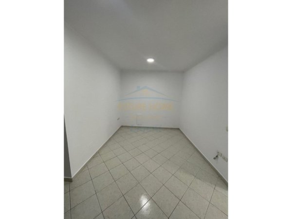 Tirane, jepet me qera zyre Kati 1, 64 m² 600 € (Prane Nobisit, Garda)
