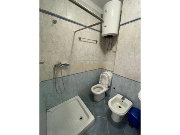 Tirane, jepet me qera zyre Kati 1, 64 m² 600 € (Prane Nobisit, Garda)
