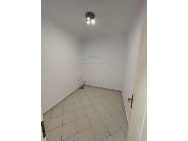 Tirane, jepet me qera zyre Kati 1, 64 m² 600 € (Prane Nobisit, Garda)