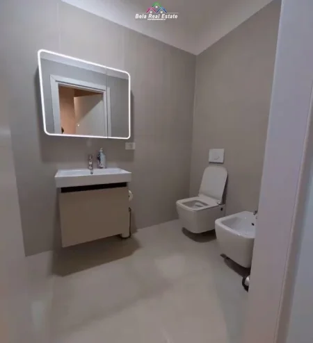 Tirane, jepet me qera apartament 2+1 Kati 4, 80 m² 900 € (Rruga Josof Vrioni)