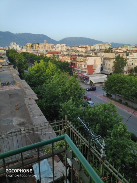 Tirane, jepet me qera apartament 2+1+Ballkon Kati 5, 100 m² 500 € 