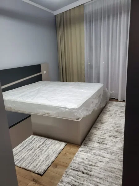 Tirane, jepet me qera apartament 2+1+Ballkon Kati 3, 105 m² 1.580 € (Liqeni i Thate)
