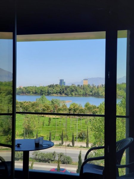 Tirane, jepet me qera apartament 2+1+Ballkon Kati 3, 105 m² 1.580 € (Liqeni i Thate)