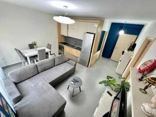 Tirane, jepet me qera apartament 1+1 Kati 2, 60 m² 650 € (RRUGA BARRIKADAVE)