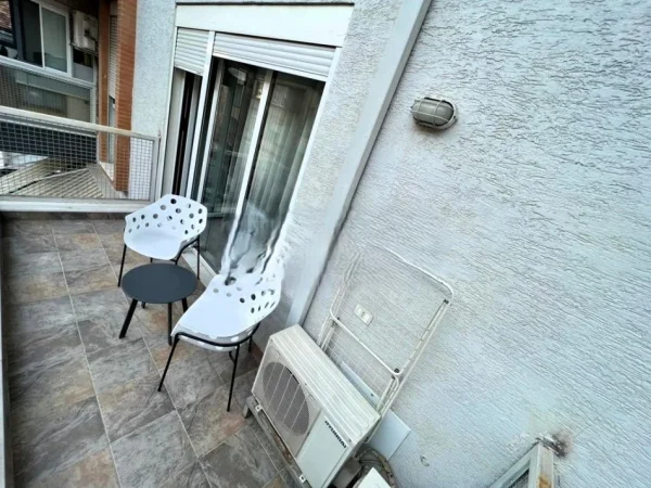 Tirane, jepet me qera apartament 1+1 Kati 2, 60 m² 650 € (RRUGA BARRIKADAVE)