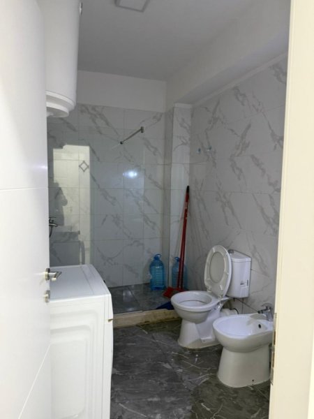 Tirane, jepet me qera apartament 2+1 Kati 1, 91 m² 105.000 € (Fresku)