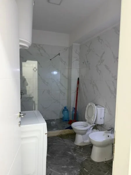 Tirane, jepet me qera apartament 2+1 Kati 1, 91 m² 105.000 € (Fresku)