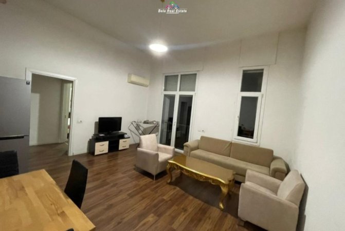 Shqiperi, jepet me qera apartament 2+1 Kati 8, 105 m² 900 € (Zogu i Zi)