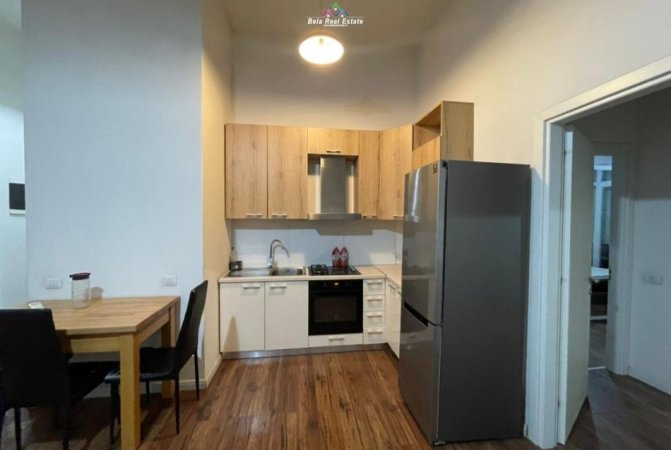 Shqiperi, jepet me qera apartament 2+1 Kati 8, 105 m² 900 € (Zogu i Zi)