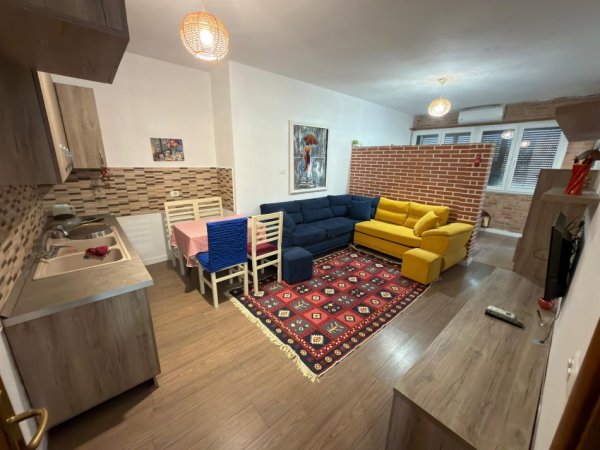 Tirane, jepet me qera apartament 2+1 Kati 6, 350 € 