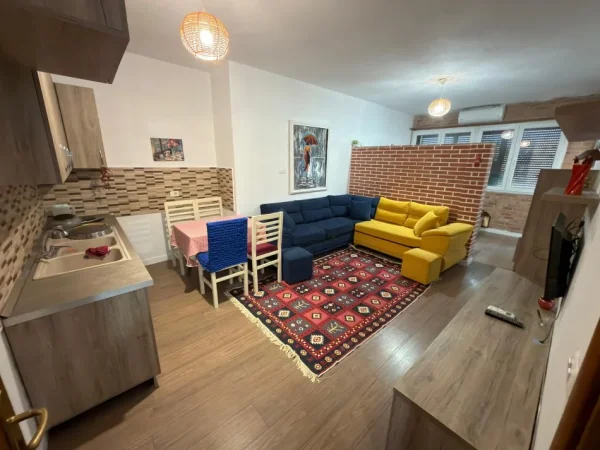 Tirane, jepet me qera apartament 2+1 Kati 6, 350 € 