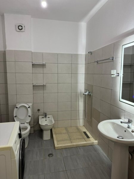 Tirane, jepet me qera apartament 2+1 Kati 1, 90 m² 45.000 € (Rruga 3 Deshmoret)