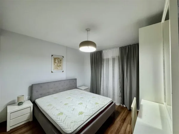 Tirane, jepet me qera apartament 1+1+Ballkon Kati 10, 67 m² 700 € (KOMUNA E PARISIT)