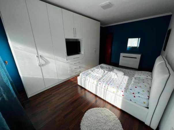Tirane, jepet me qera apartament 2+1+Ballkon Kati 4, 112 m² 800 € (Myslym Shyri)
