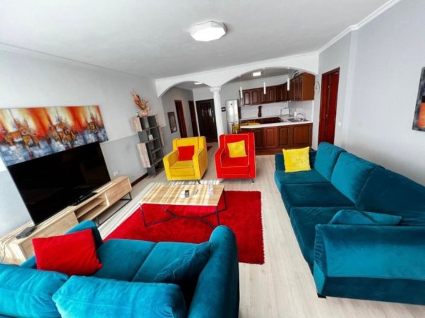 Tirane, jepet me qera apartament 2+1+Ballkon Kati 4, 112 m² 800 € (Myslym Shyri)