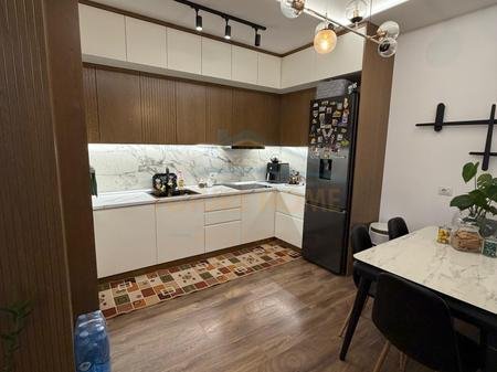 Tirane, shitet apartament 3+1 Kati 3, 123 m² 255.000 € 