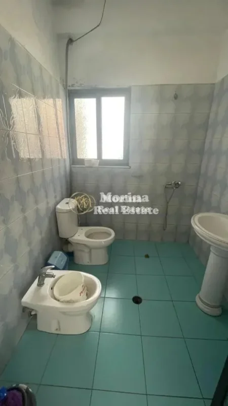 Tirane, jepet me qera shtepi 1+1 Kati 3, 80 m² 400 € (Don Bosko)