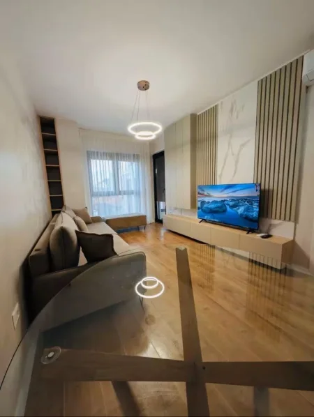 Tirane, jepet me qera apartament 2+1+Ballkon Kati 4, 90 m² 900 € (SHESHI WILLSON)