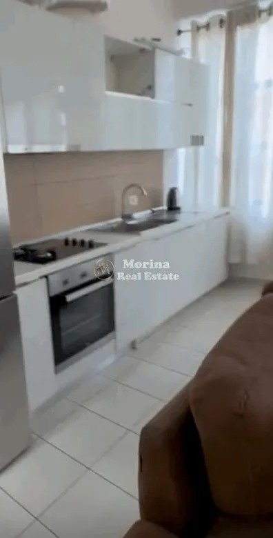 Tirane, jepet me qera shtepi 1+1 Kati 3, 60 m² 400 € (Rruga Hamdi Pepo)