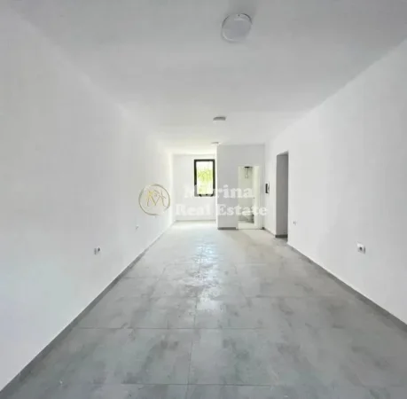 Tirane, jepet me qera ambjent biznesi Kati 0, 70 m² 800 € (Stadiumi Dinamo)