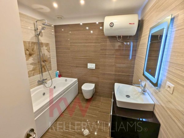 Vlore, shitet apartament 2+1 , 110 m² 225.000 € 