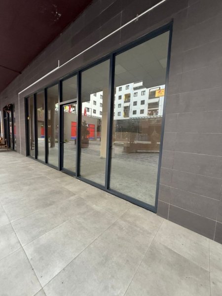 Tirane, jepet me qera dyqan Kati 0, 100 m² 1.500 € (YZBERISHT)