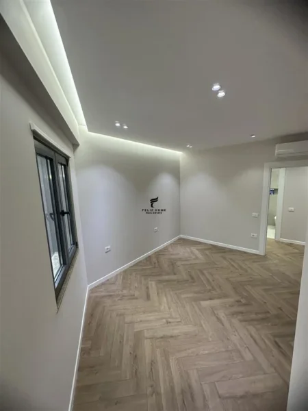 Tirane, jepet me qera zyre Kati 6, 130 m² 1.100 € (ASTIR)