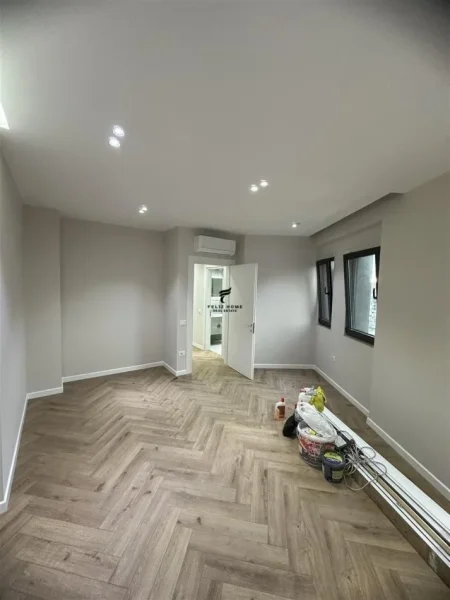 Tirane, jepet me qera zyre Kati 6, 130 m² 1.100 € (ASTIR)