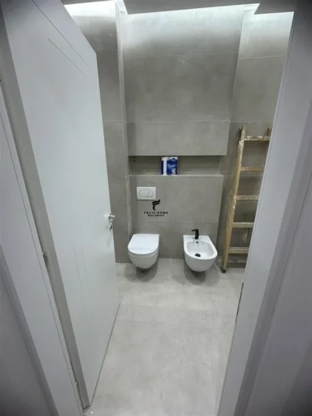 Tirane, jepet me qera zyre Kati 6, 130 m² 1.100 € (ASTIR)